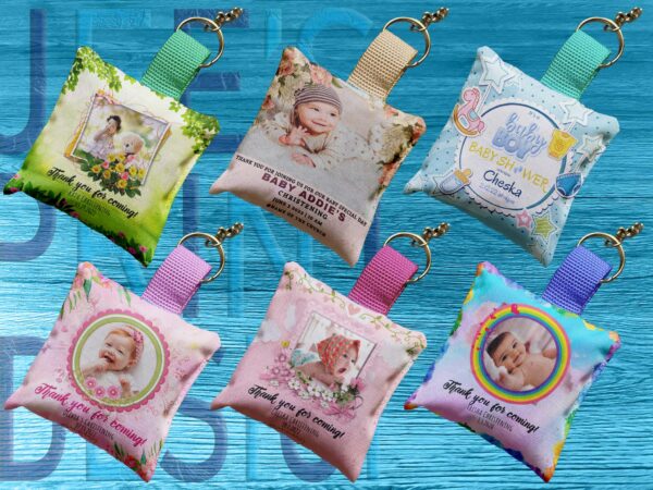 Custom pillow keychains with personalized designs for souvenirs and giveaways.