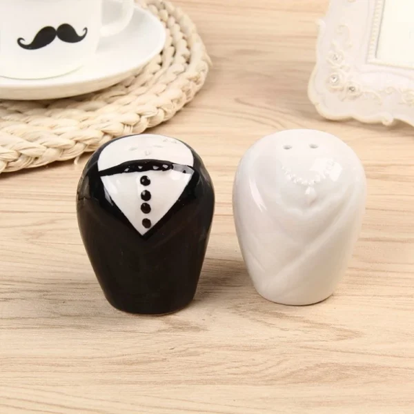 Bride & Groom Ceramic Shaker – Elegant Wedding Souvenir