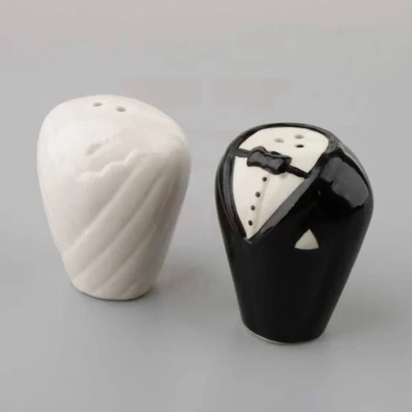 Bride & Groom Ceramic Shaker – Elegant Wedding Souvenir